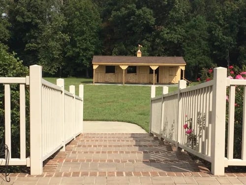 lean-to horse barn